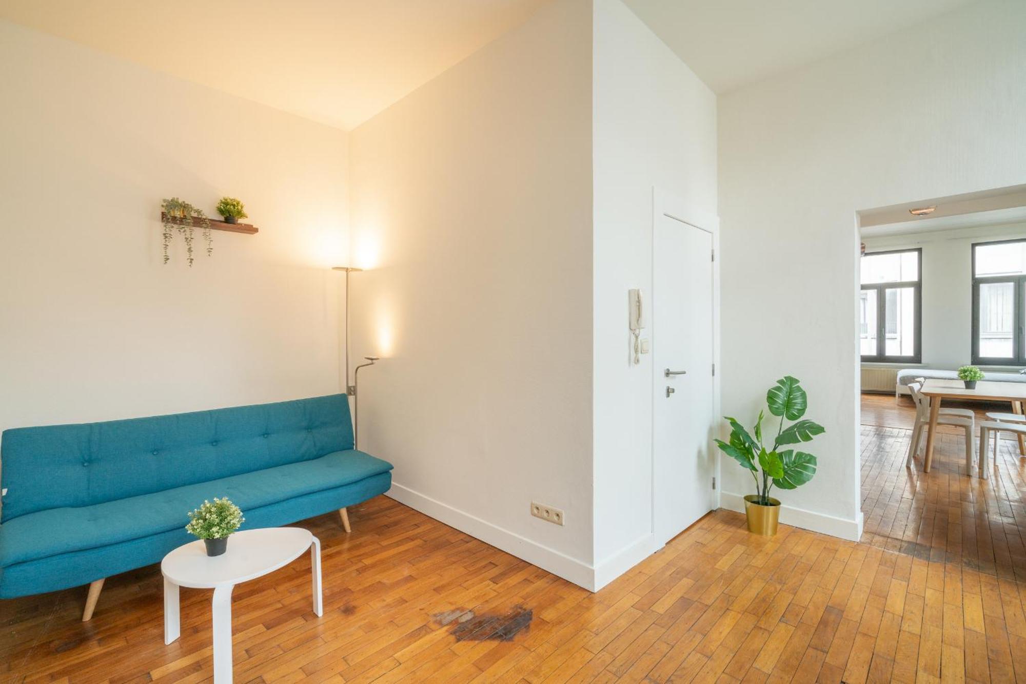 Large Authentic Apartment *