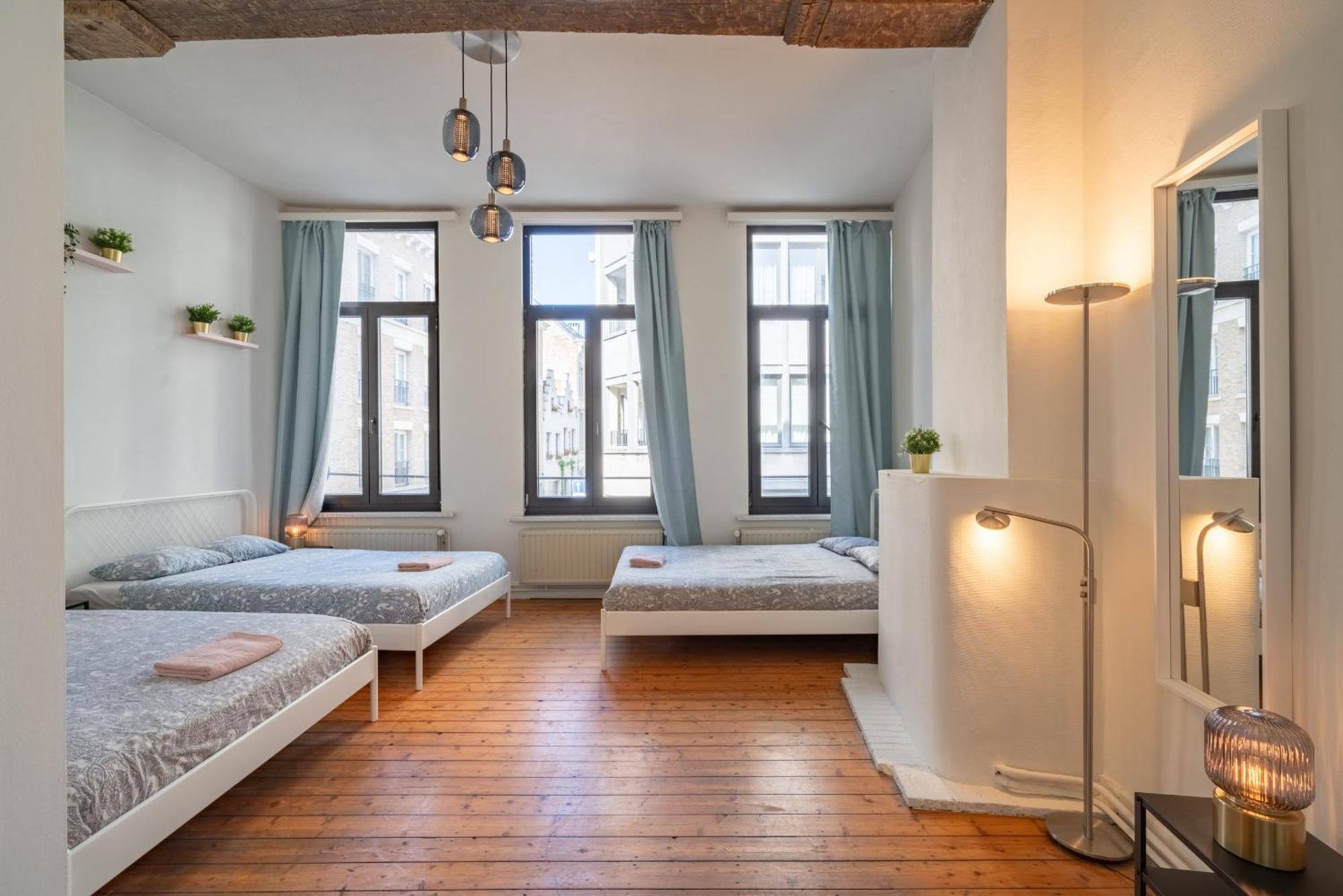 Large Authentic Apartment *