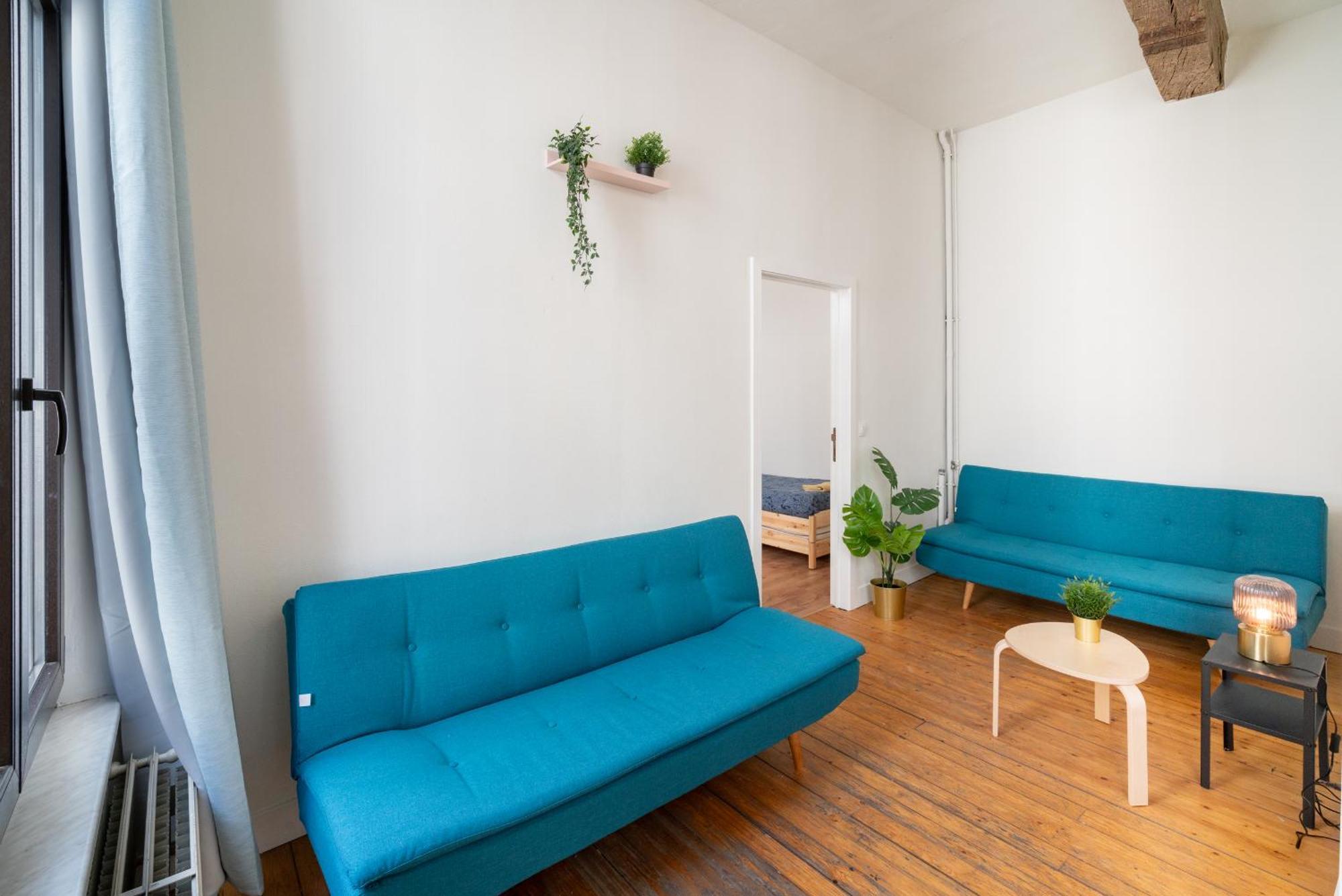 Large Authentic Apartamento